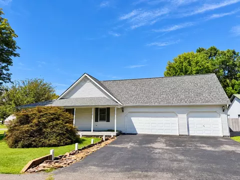 Exterior - 1203 White Pine Ln, Metropolis, IL 62960 photo 2 of 10