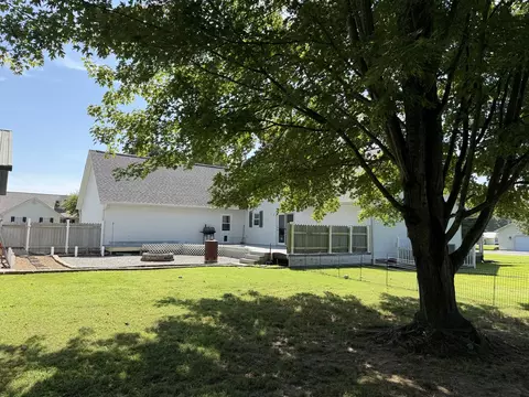 Exterior - 1203 White Pine Ln, Metropolis, IL 62960 photo 4 of 10