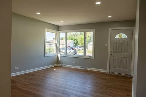 Living - 16419 Oxford Dr, Markham, IL 60428 photo 3 of 3