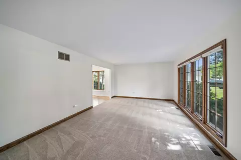 1441 E Hull Dr, Wheaton, IL 60189 photo 4