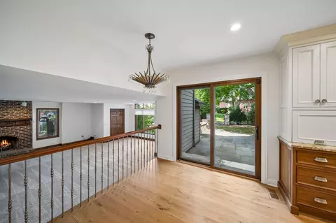 1441 E Hull Dr, Wheaton, IL 60189 photo 9