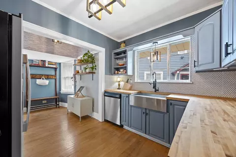 Kitchen - 310 Shenstone Rd, Riverside, IL 60546 photo 4 of 6