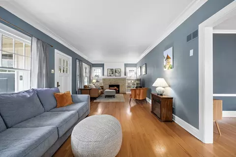 Living - 310 Shenstone Rd, Riverside, IL 60546 photo 4 of 5