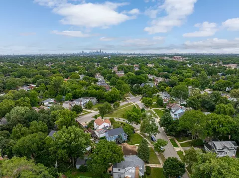 View/Area - 310 Shenstone Rd, Riverside, IL 60546 photo 2 of 4