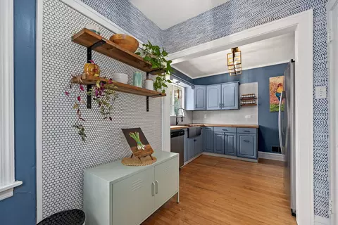 Kitchen - 310 Shenstone Rd, Riverside, IL 60546 photo 6 of 6
