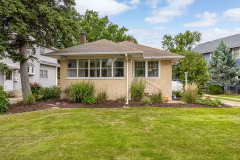 Exterior - 310 Shenstone Rd, Riverside, IL 60546 photo 7 of 13