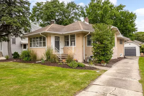 Exterior - 310 Shenstone Rd, Riverside, IL 60546 photo 6 of 13