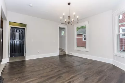 Living - 809 N Lee St, Bloomington, IL 61701 photo 2 of 3
