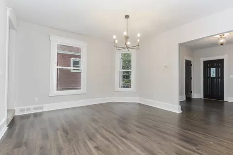 Living - 809 N Lee St, Bloomington, IL 61701 photo 3 of 3
