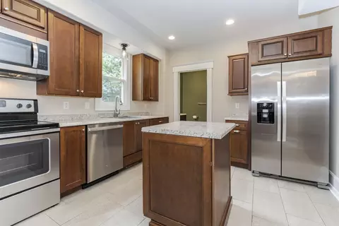 Kitchen - 809 N Lee St, Bloomington, IL 61701 photo 4 of 4
