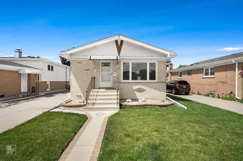 9972 Ivanhoe Ave, Schiller Park, IL 60176