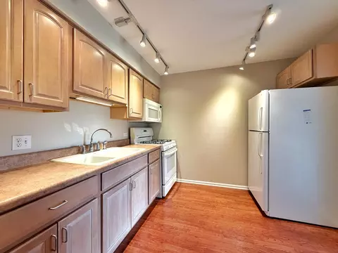Kitchen - 5000 Carriageway Dr #205, Rolling Meadows, IL 60008 photo 1 of 4