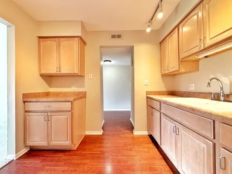 Kitchen - 5000 Carriageway Dr #205, Rolling Meadows, IL 60008 photo 3 of 4