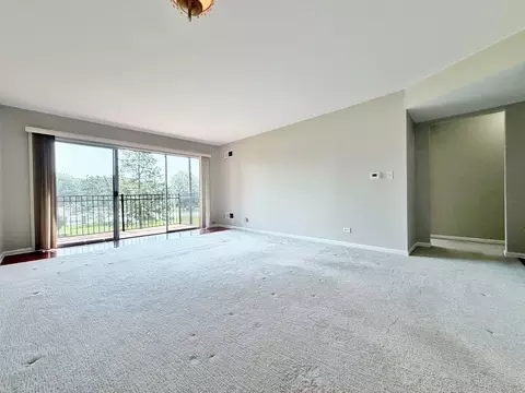 Living - 5000 Carriageway Dr #205, Rolling Meadows, IL 60008 photo 2 of 6