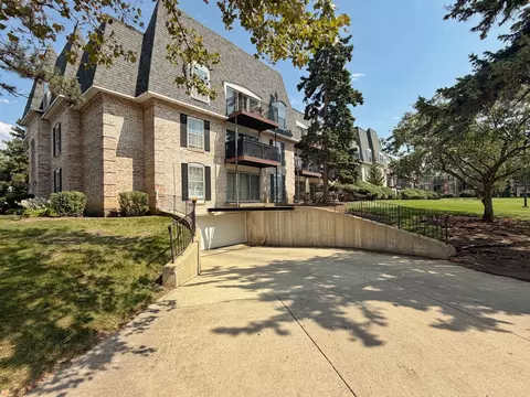 Exterior - 5000 Carriageway Dr #205, Rolling Meadows, IL 60008 photo 4 of 6