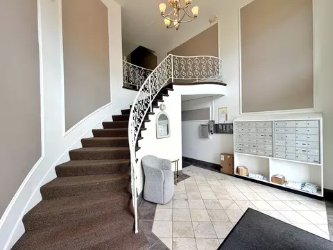 Entry Way - 5000 Carriageway Dr #205, Rolling Meadows, IL 60008 photo 2 of 6