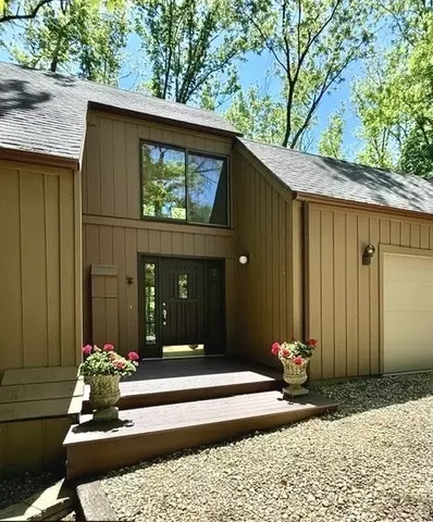 1309 Wildwood Ln, Mahomet, IL 61853