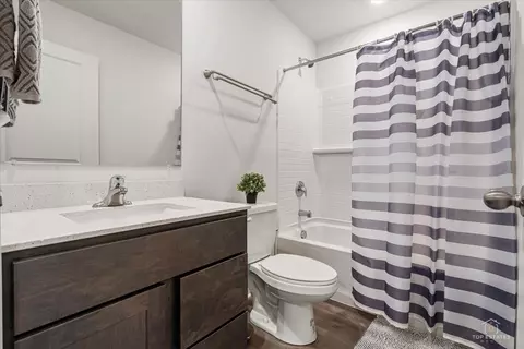 Bath - 1510 Sequoia Way, Pingree Grove, IL 60140 photo 3 of 3