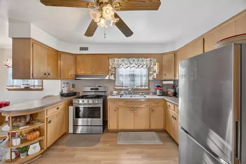 Kitchen - 2333 E 83rd St, Chicago, IL 60617 photo 3 of 4