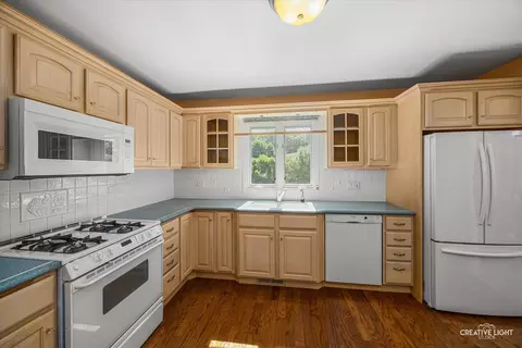 Kitchen - 534 Ryan Ct, West Dundee, IL 60118 photo 3 of 3
