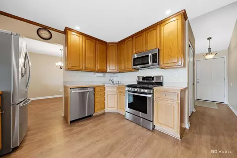 Kitchen - 14650 Kostner Ave, Midlothian, IL 60445 photo 3 of 4