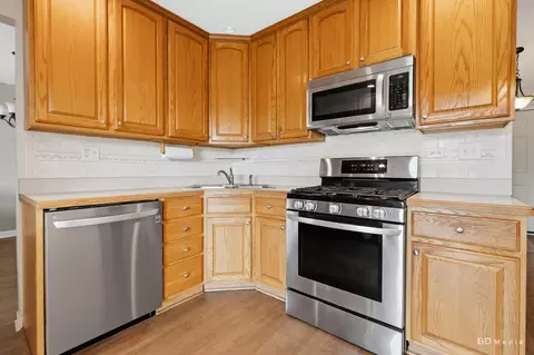 Kitchen - 14650 Kostner Ave, Midlothian, IL 60445 photo 2 of 4