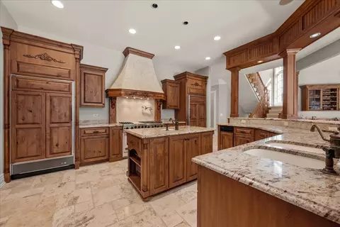 Kitchen - 33 W551 Hub Rd, Wayne, IL 60184 photo 1 of 6