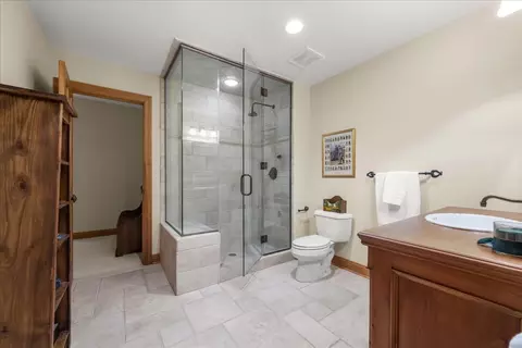 Bath - 33 W551 Hub Rd, Wayne, IL 60184 photo 9 of 9