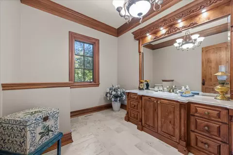 Bath - 33 W551 Hub Rd, Wayne, IL 60184 photo 4 of 9