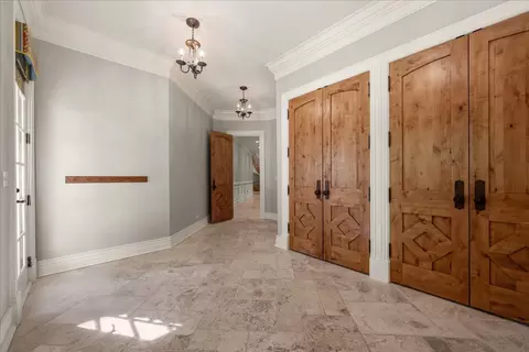 Entry Way - 33 W551 Hub Rd, Wayne, IL 60184 photo 4 of 5