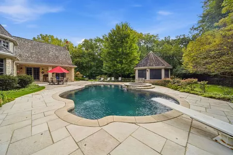 Exterior - 33 W551 Hub Rd, Wayne, IL 60184 photo 3 of 12