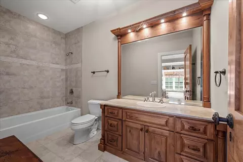 Bath - 33 W551 Hub Rd, Wayne, IL 60184 photo 7 of 9
