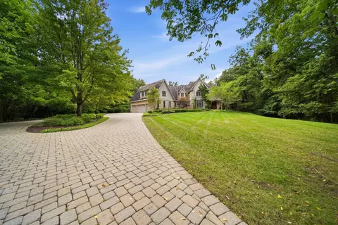 Exterior - 33 W551 Hub Rd, Wayne, IL 60184 photo 11 of 12