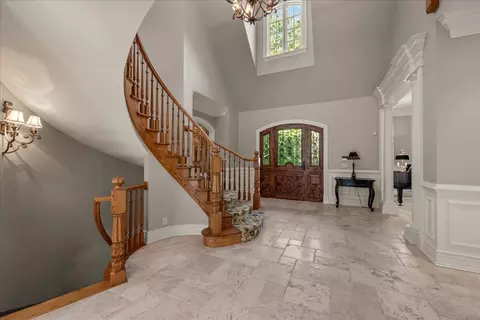 Entry Way - 33 W551 Hub Rd, Wayne, IL 60184 photo 2 of 5