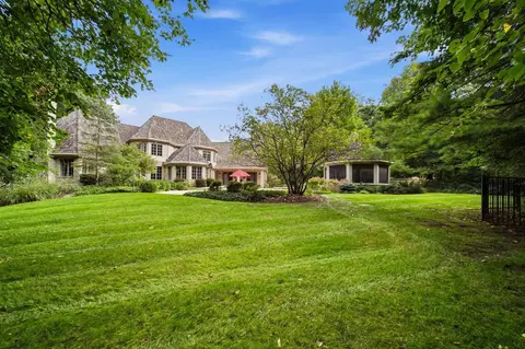 Exterior - 33 W551 Hub Rd, Wayne, IL 60184 photo 8 of 12