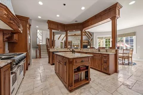 Kitchen - 33 W551 Hub Rd, Wayne, IL 60184 photo 3 of 6