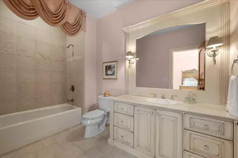 Bath - 33 W551 Hub Rd, Wayne, IL 60184 photo 5 of 9