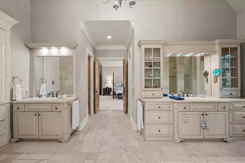 Bath - 33 W551 Hub Rd, Wayne, IL 60184 photo 1 of 9