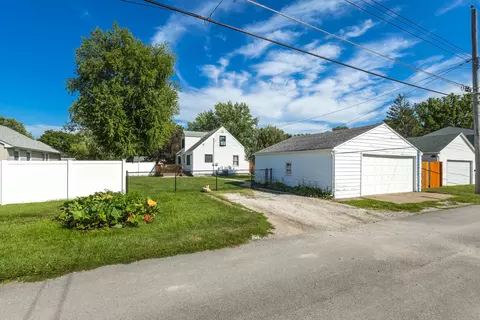 Exterior - 2521 33rd St, Moline, IL 61265 photo 6 of 6