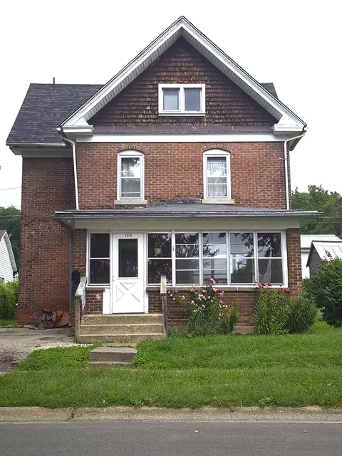 708 Bowen St, Savanna, IL 61074