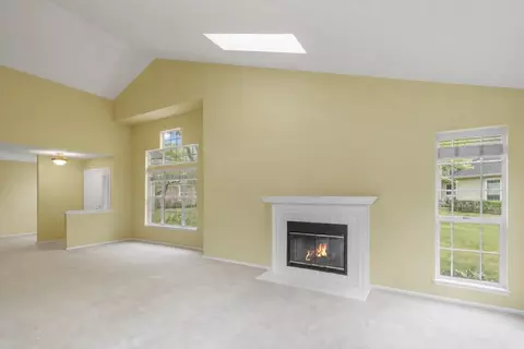 Living - 383 Aberdeen Ct #1, Bartlett, IL 60103 photo 3 of 4