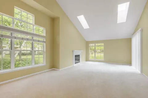 Living - 383 Aberdeen Ct #1, Bartlett, IL 60103 photo 2 of 4