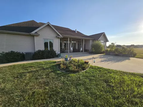 Exterior - 15228 E Holland Dr, Mount Vernon, IL 62864 photo 15 of 16