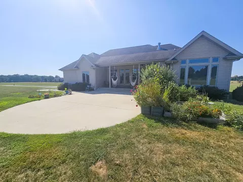 Exterior - 15228 E Holland Dr, Mount Vernon, IL 62864 photo 12 of 16