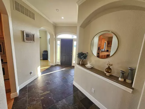 Entry Way - 15228 E Holland Dr, Mount Vernon, IL 62864 photo 1 of 2