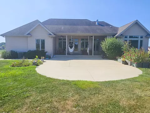Exterior - 15228 E Holland Dr, Mount Vernon, IL 62864 photo 7 of 16