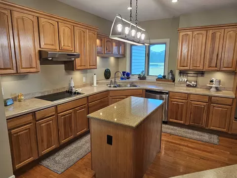 Kitchen - 15228 E Holland Dr, Mount Vernon, IL 62864 photo 2 of 7
