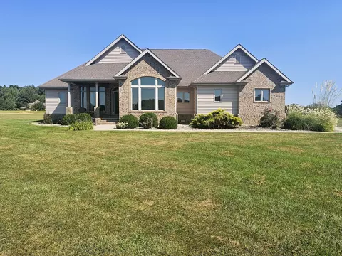 Exterior - 15228 E Holland Dr, Mount Vernon, IL 62864 photo 2 of 16