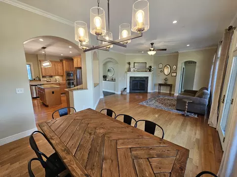 Dining - 15228 E Holland Dr, Mount Vernon, IL 62864 photo 2 of 2
