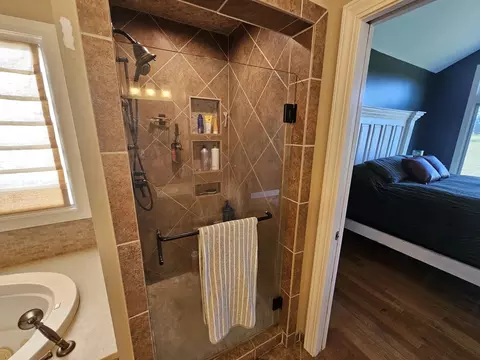 Bath - 15228 E Holland Dr, Mount Vernon, IL 62864 photo 5 of 6